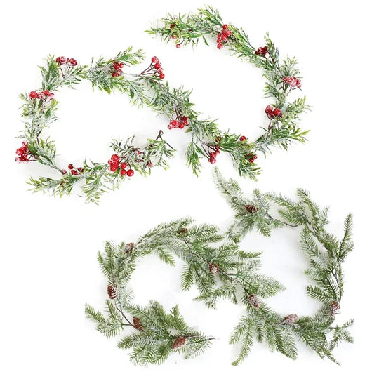 Pine Needle & Berry Christmas Garland with Pinecones, 1.6 m (5.2 ft)